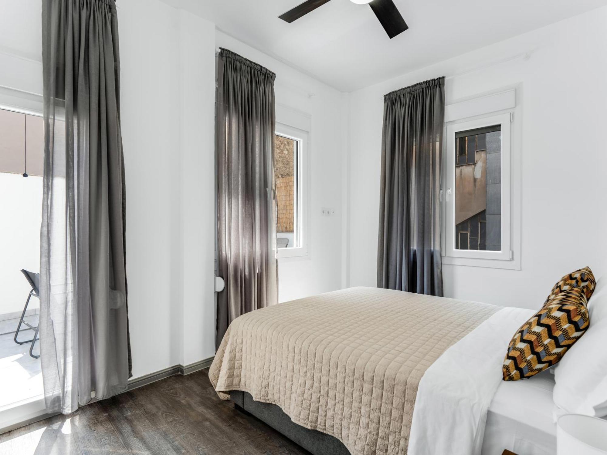 Yalarent Luxury Apartments In The Heart Of The City Афины Экстерьер фото